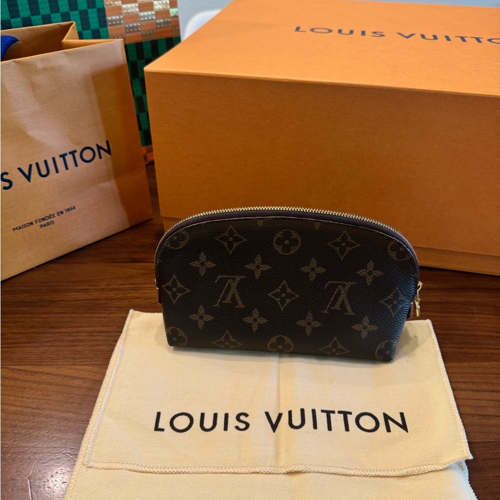 Louis Vuitton Monogram Cosmetic Pouch 5 Inch M47515